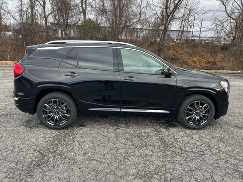 Used 2022 GMC Terrain Denali w/ Black Diamond Edition image 7