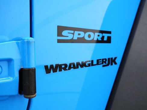 Used 2018 Jeep Wrangler Sport image 9