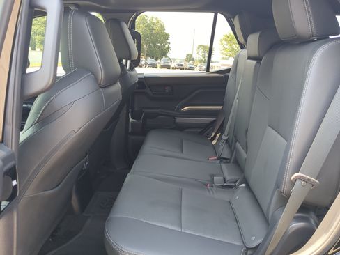 Used 2025 Toyota 4Runner TRD Off-Road Premium AWD/4WD image 12