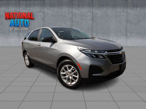 Used 2023 Chevrolet Equinox LS w/ LS Convenience Package FWD image 1