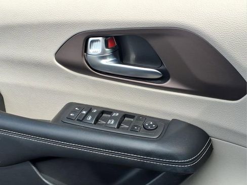 Used 2023 Chrysler Voyager LX FWD image 17