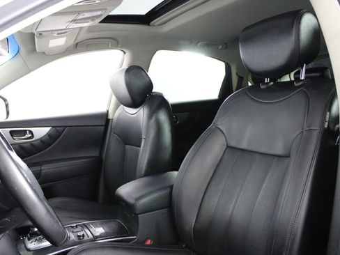 Used 2017 INFINITI QX70 2WD w/ Premium Package image 18