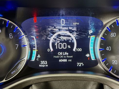 Used 2023 Chrysler Pacifica Touring-L image 13