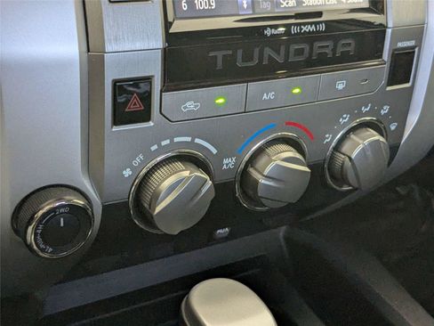 Used 2017 Toyota Tundra SR5 w/ SR5 Upgrade Package AWD/4WD image 21