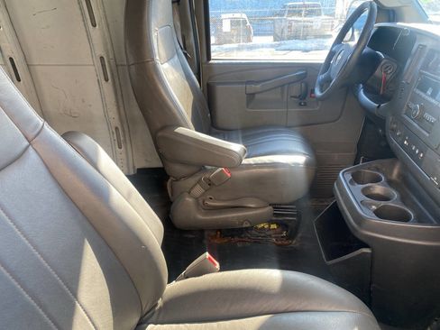 Used 2017 Chevrolet Express 2500 image 15