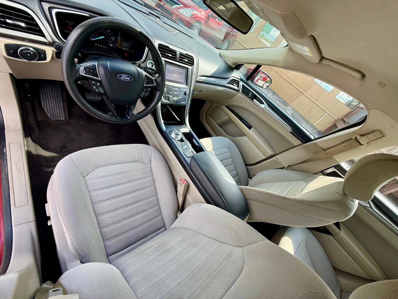Used 2019 Ford Fusion SE FWD image 13