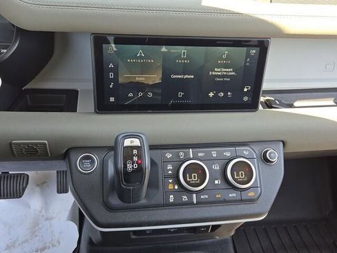 Used 2021 Land Rover Defender 90 First Edition AWD/4WD image 19