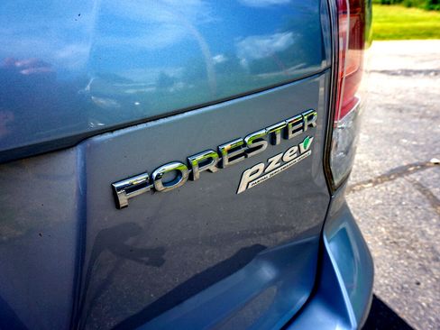 Used 2017 Subaru Forester 2.5i Premium w/ All-Weather Package image 6