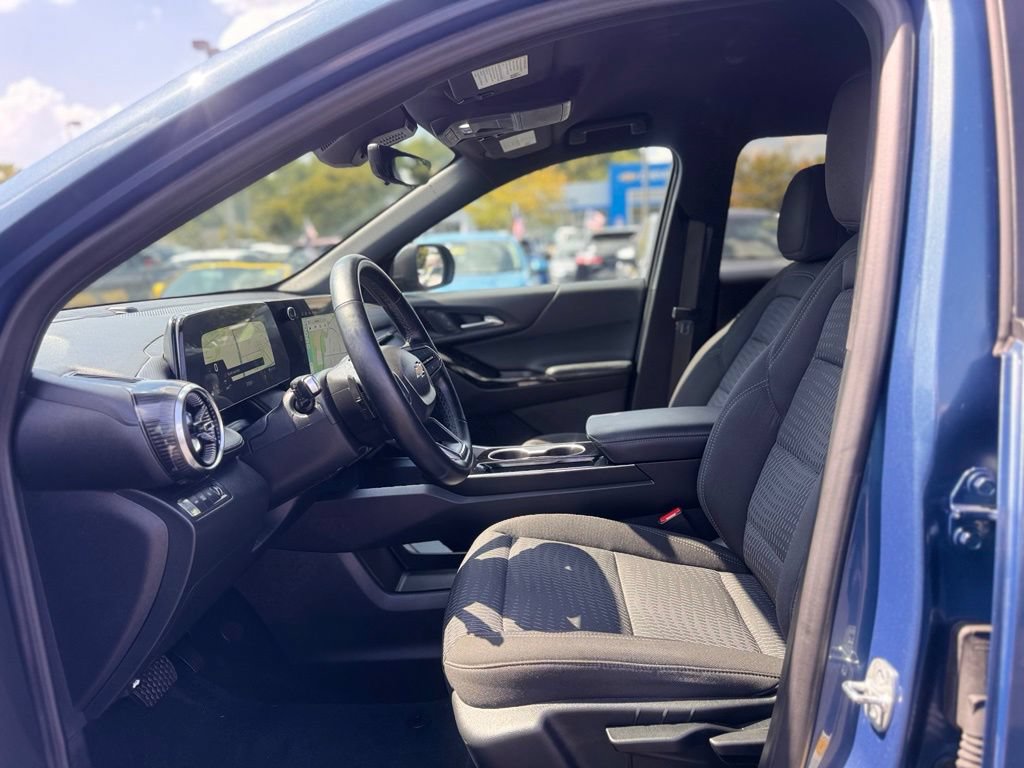 Used 2025 Chevrolet Equinox LT w/ Safety and Technology Package AWD/4WD image 9