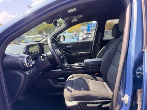 Used 2025 Chevrolet Equinox LT w/ Safety and Technology Package AWD/4WD image 9