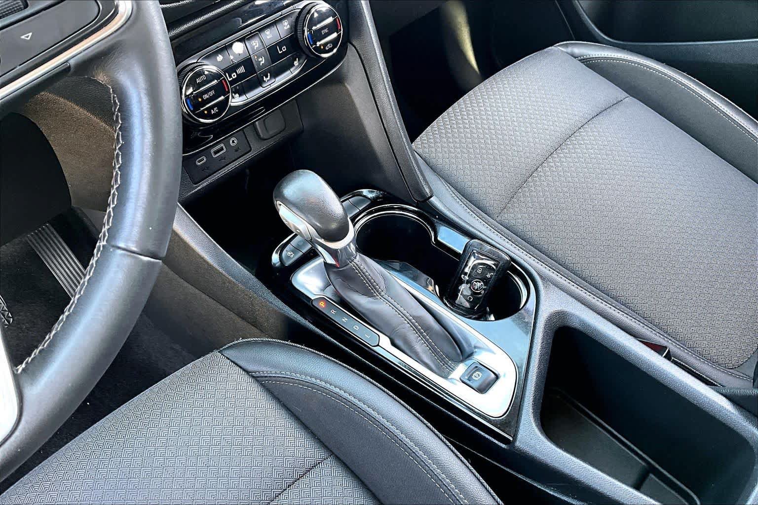 Used 2022 Buick Encore GX Select w/ Sport Touring Package FWD image 17