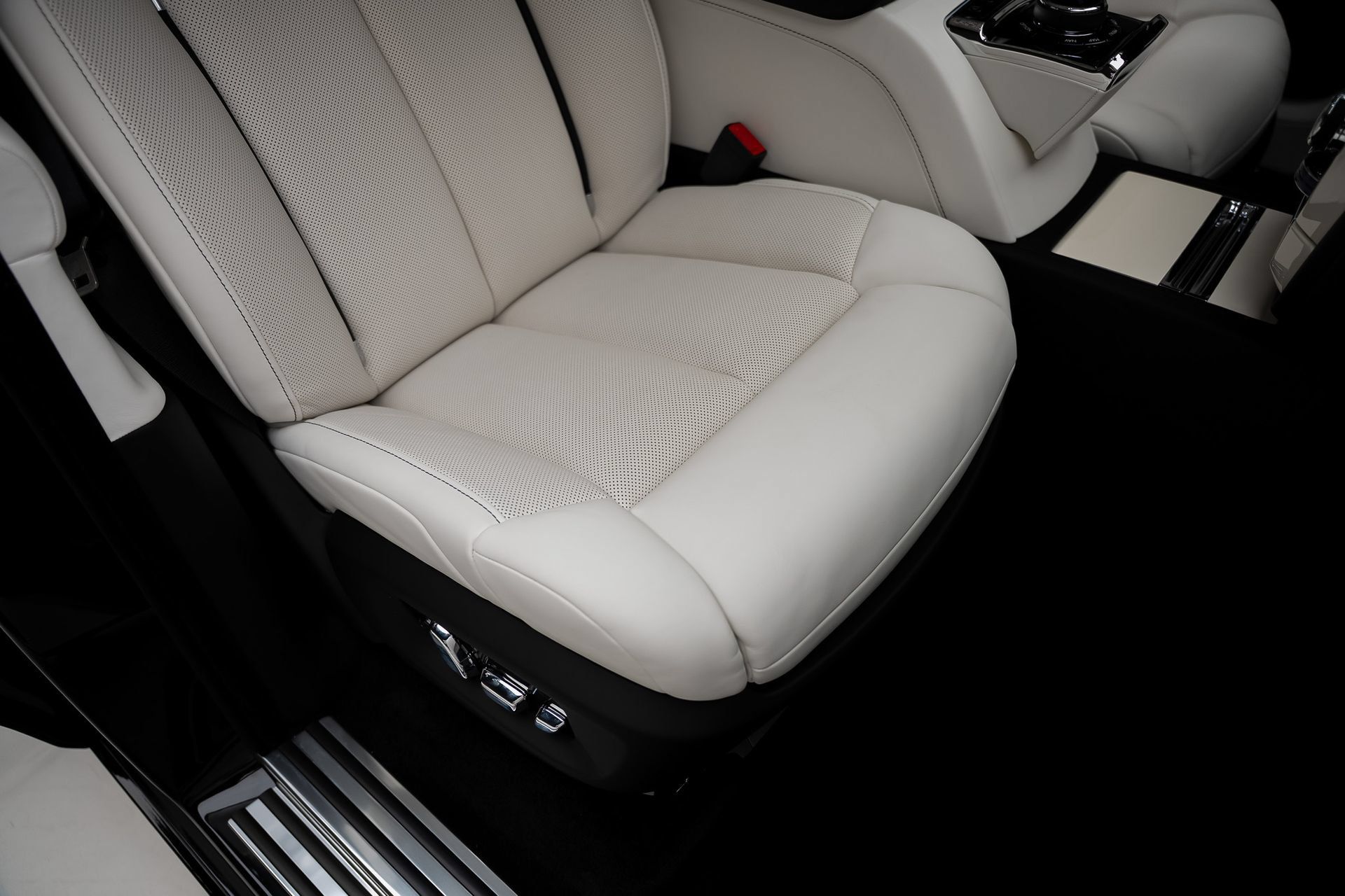 Used 2024 Rolls-Royce Phantom Extended Wheelbase RWD image 68