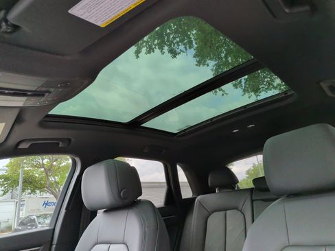 Used 2023 Audi Q3 2.0T Premium w/ Convenience Package image 27