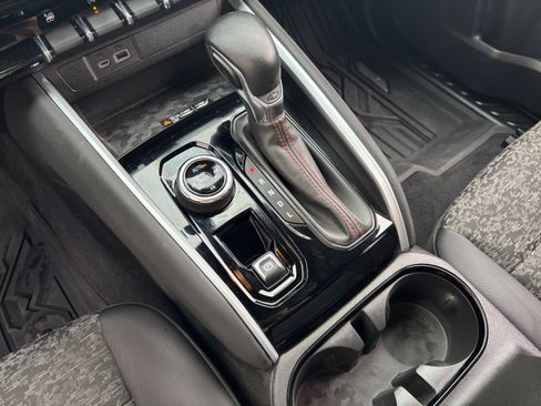 Used 2023 Chevrolet Colorado Z71 w/ Z71 Convenience Package 2 image 15