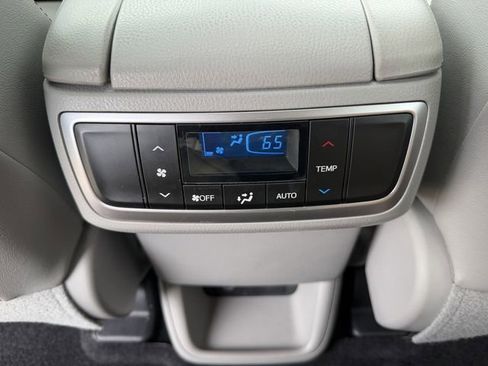 Used 2018 Toyota Highlander XLE FWD image 24