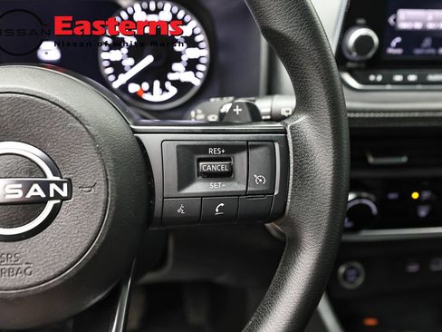 Used 2023 Nissan Rogue S AWD/4WD image 16