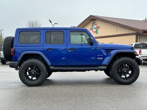 Used 2019 Jeep Wrangler Unlimited Sahara w/ Uconnect 4C Nav & Sound Group AWD/4WD image 9