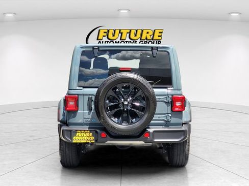 Used 2025 Jeep Wrangler Unlimited Sahara AWD/4WD image 5