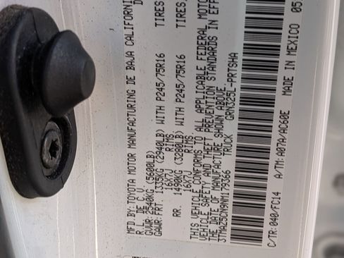 Used 2022 Toyota Tacoma SR5 w/ Technology Package image 35