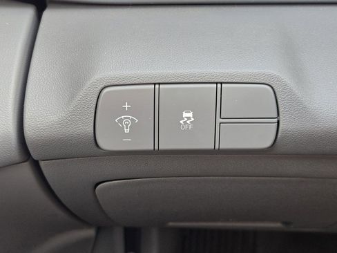 Certified 2025 Hyundai Elantra SEL FWD image 29