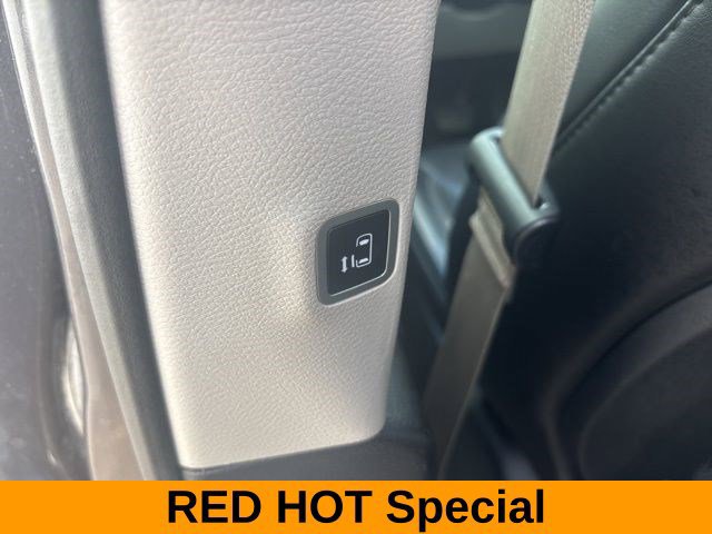 Used 2023 Chrysler Pacifica Touring-L FWD image 31