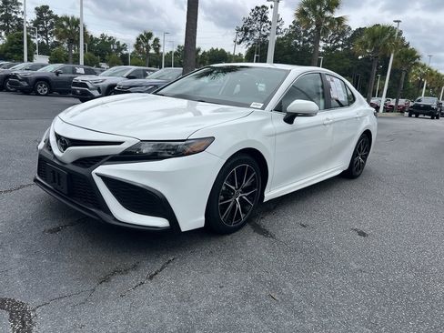 Used 2023 Toyota Camry SE FWD image 5
