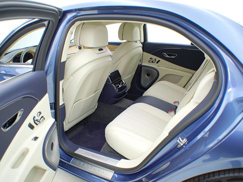 Certified 2022 Bentley Flying Spur Plug-In Hybrid AWD/4WD image 28
