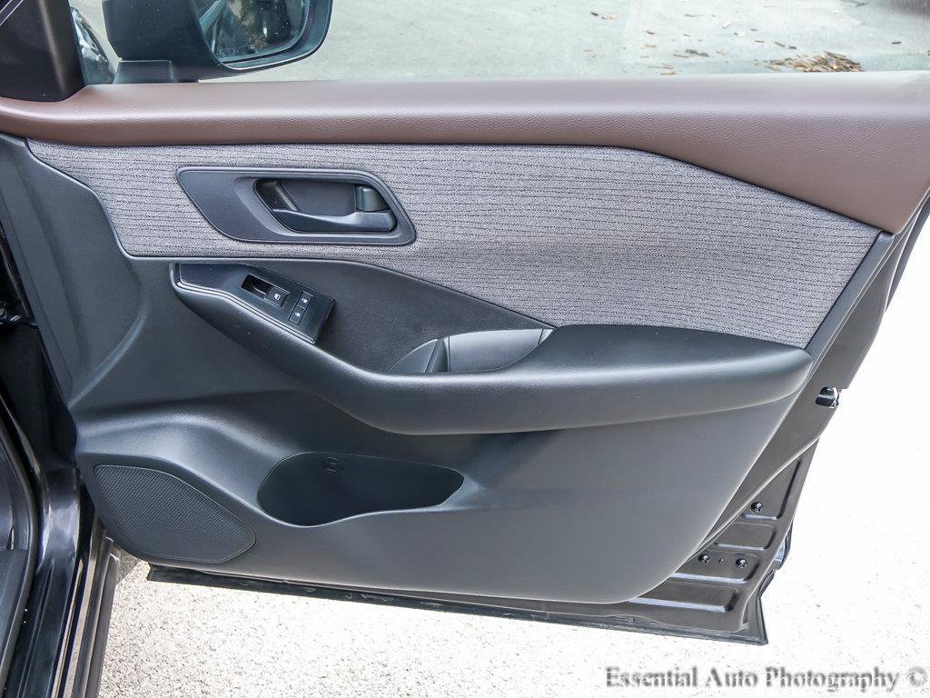 Used 2023 Nissan Rogue S AWD/4WD image 24