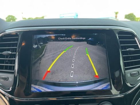 Used 2021 Jeep Grand Cherokee Limited image 23