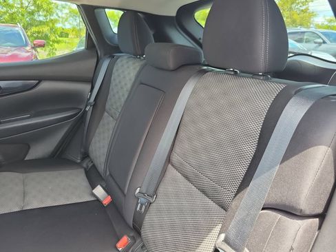 Used 2021 Nissan Rogue Sport SV FWD image 12