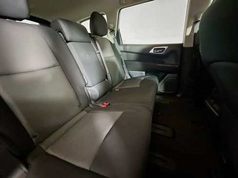 Used 2017 Nissan Pathfinder S image 26