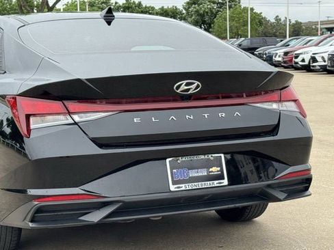 Used 2023 Hyundai Elantra SEL FWD image 8