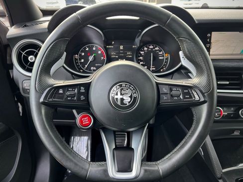 Used 2023 Alfa Romeo Stelvio Sprint image 41