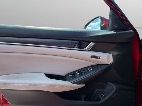 Used 2018 Honda Accord Touring image 23