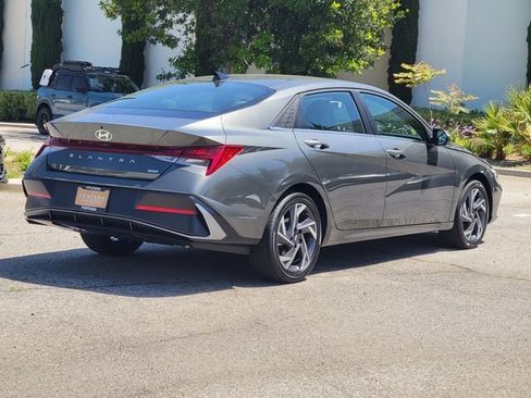 New 2026 Hyundai Elantra Limited FWD image 4