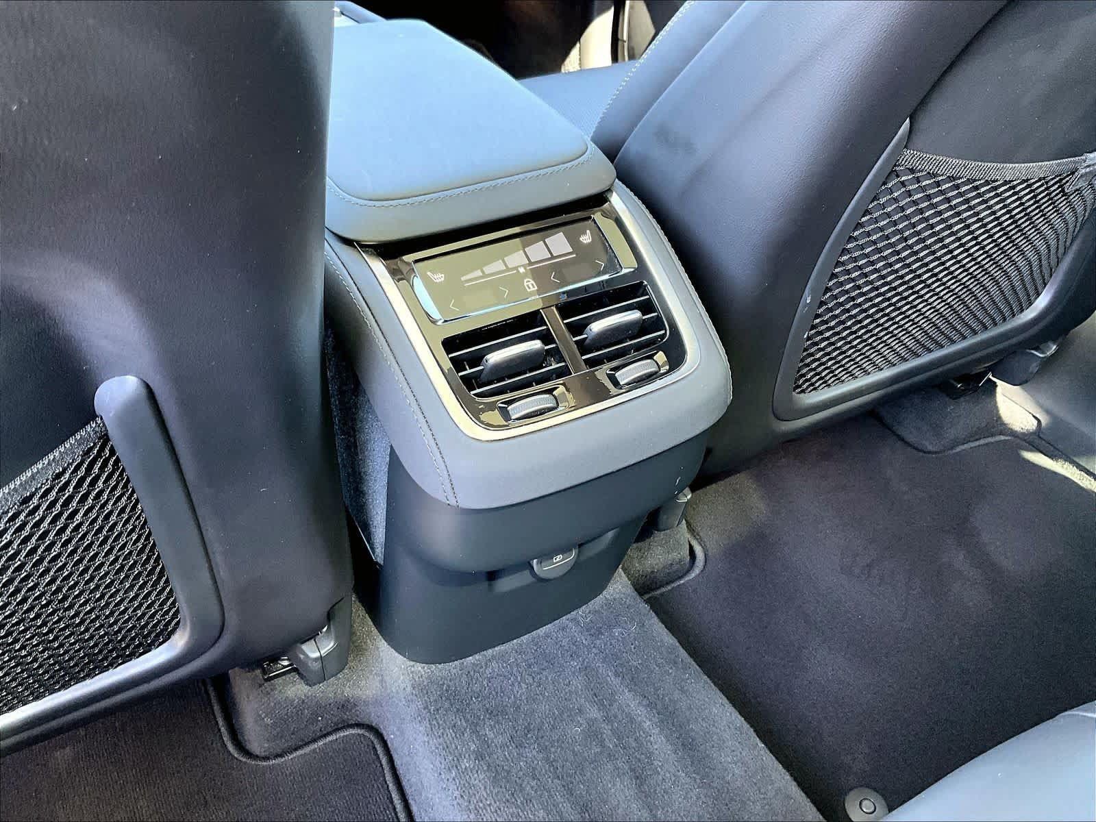 Used 2026 Volvo XC90 B6 Ultra w/ Protection Package AWD/4WD image 39