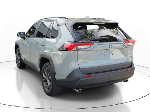 Used 2022 Toyota RAV4 XLE Premium image 8