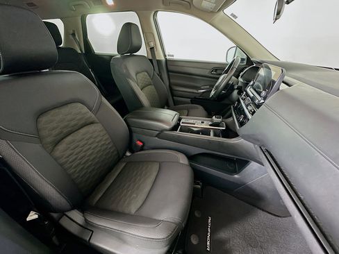 Used 2024 Nissan Pathfinder SV image 31