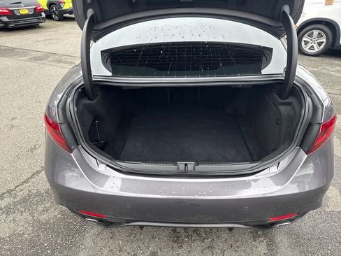 Used 2019 Alfa Romeo Giulia w/ Quick Order Package 22K Sport RWD image 16