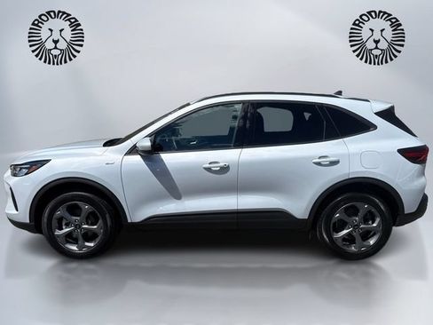 Certified 2025 Ford Escape ST-Line Select AWD/4WD image 10