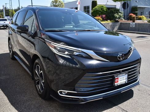 Certified 2026 Toyota Sienna Platinum AWD/4WD image 3