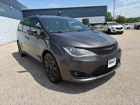 Used 2018 Chrysler Pacifica Limited w/ S Appearance Package FWD image 7