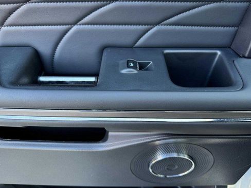 Used 2024 Ford Expedition Platinum image 33