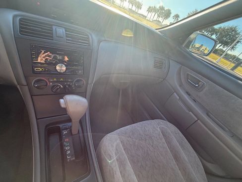 Used 2001 Toyota Avalon XLS image 19