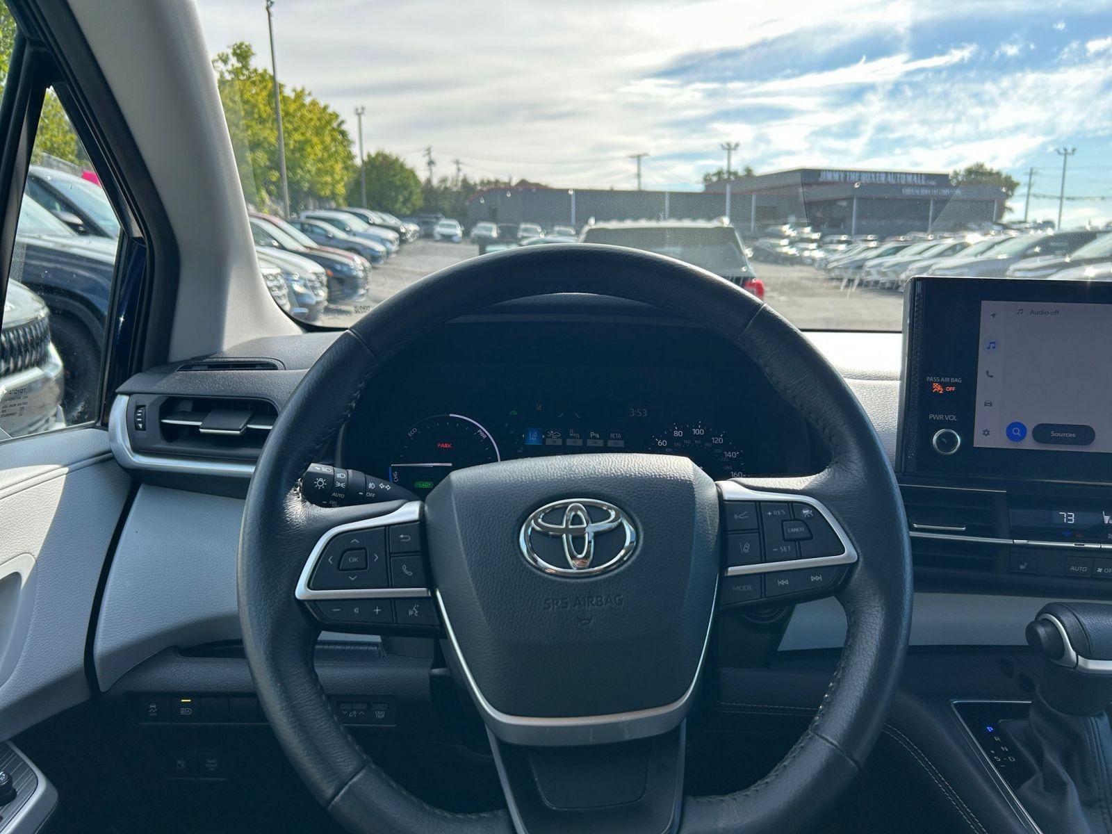 Used 2025 Toyota Sienna XLE FWD image 31