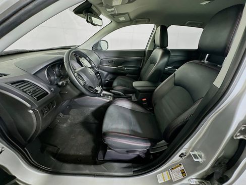 Used 2025 Mitsubishi Outlander Sport SE AWD/4WD image 13