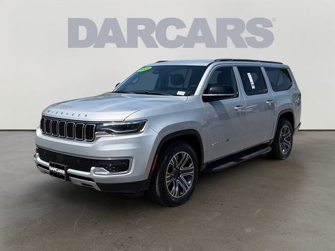 Used 2024 Jeep Wagoneer L Series II w/ Flexible Seating Group AWD/4WD image 3