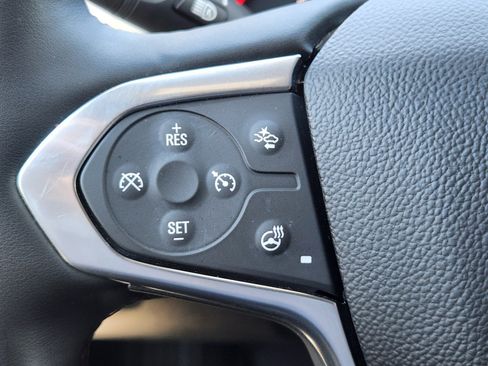 Used 2023 Chevrolet Traverse Premier FWD image 23