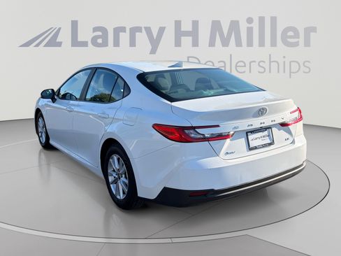 Used 2025 Toyota Camry LE FWD image 3