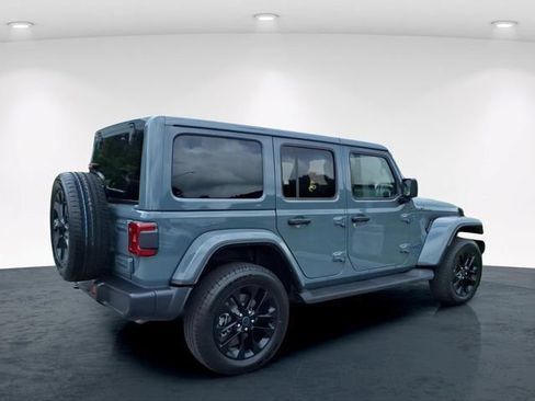 Used 2025 Jeep Wrangler Unlimited Sahara AWD/4WD image 15